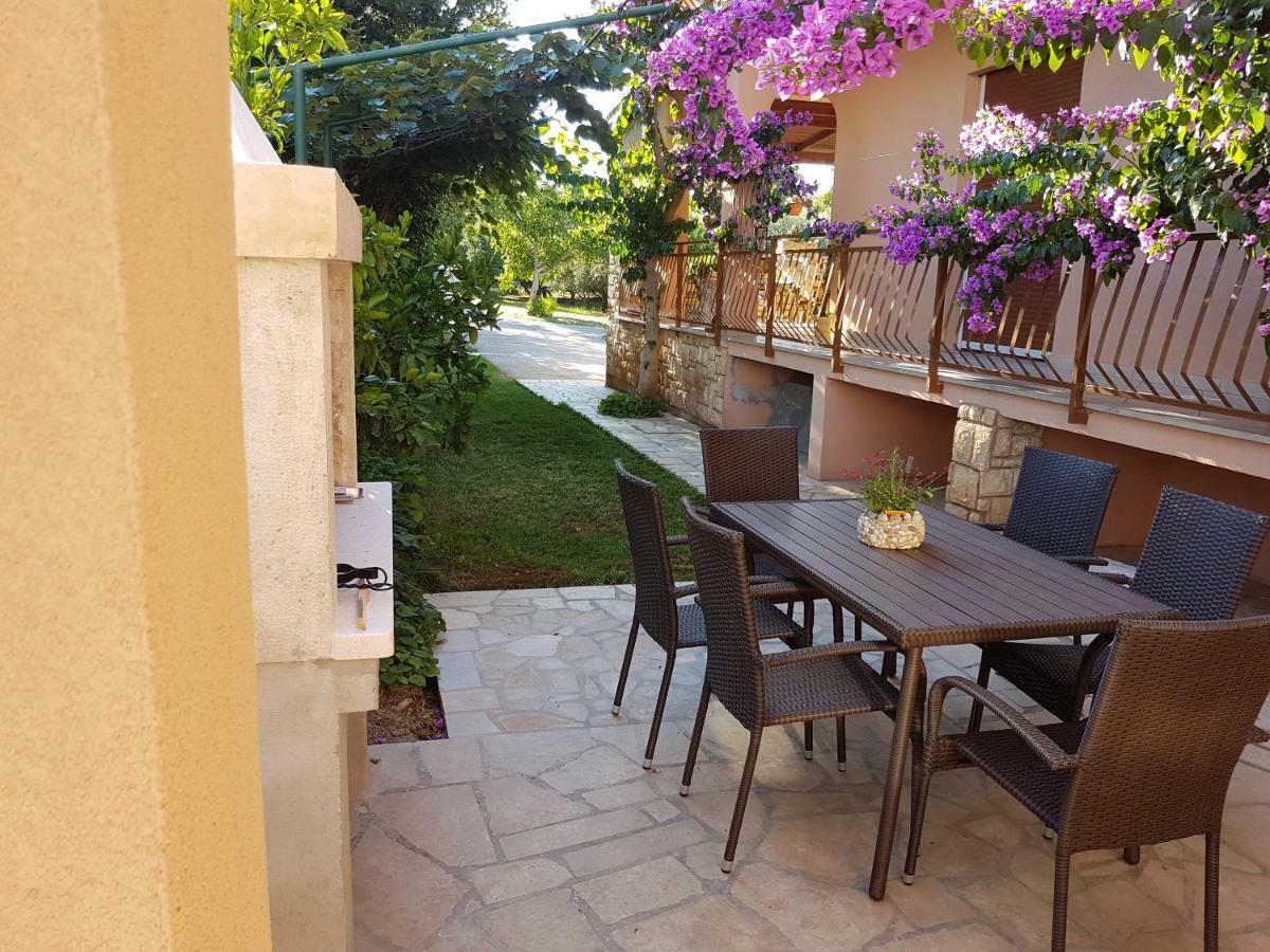Apartment Taja Ližnjan 外观 照片
